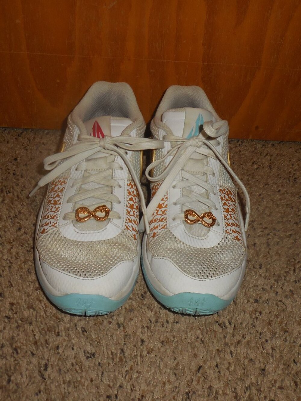 Nike Gold Kaari Sneakers Basketball Shoes 7Y